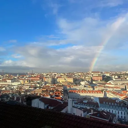 With Stunning Views In Alfama Apartman *